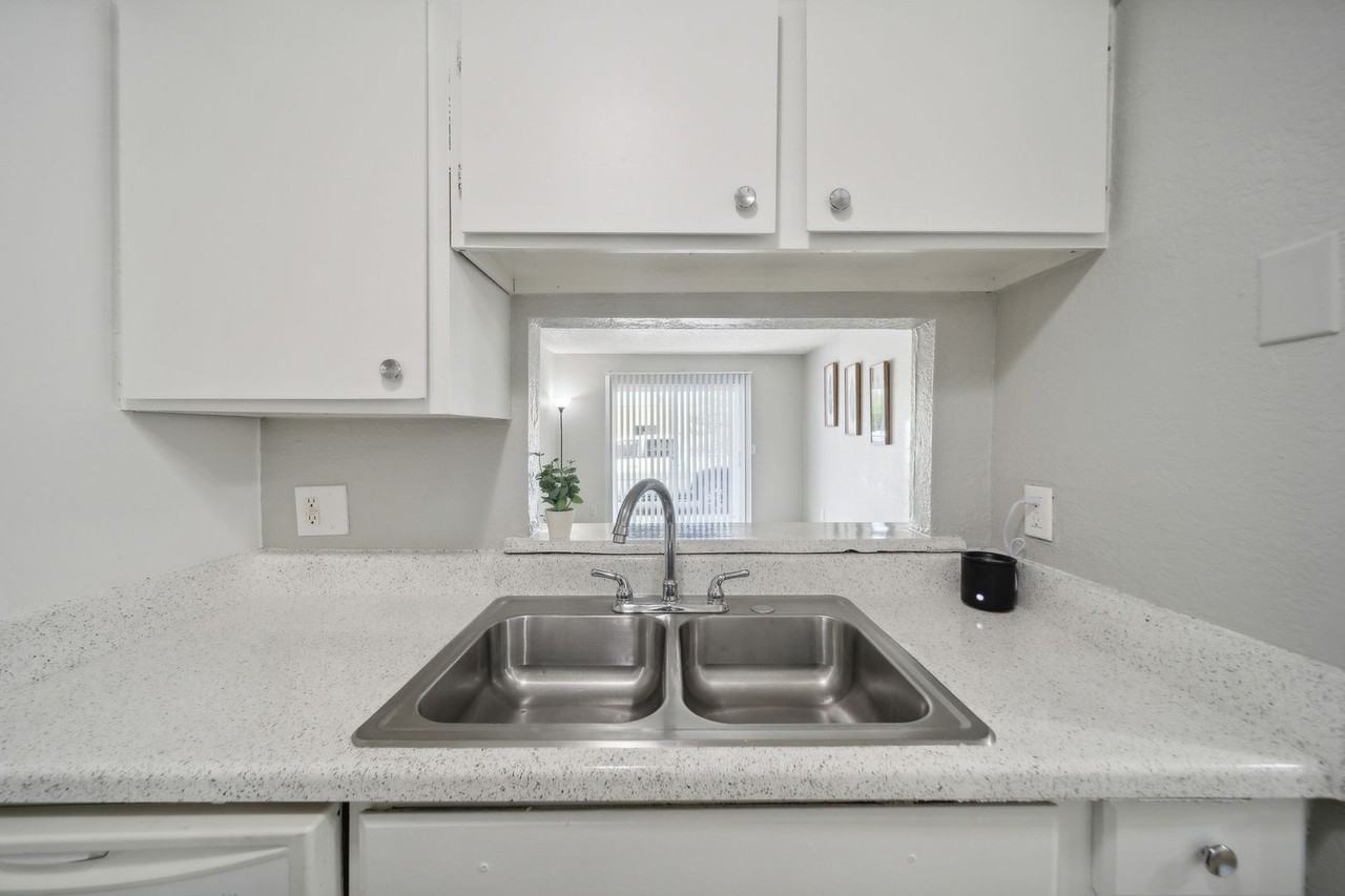 Boca Vista Apartments - Photo 4 of 30