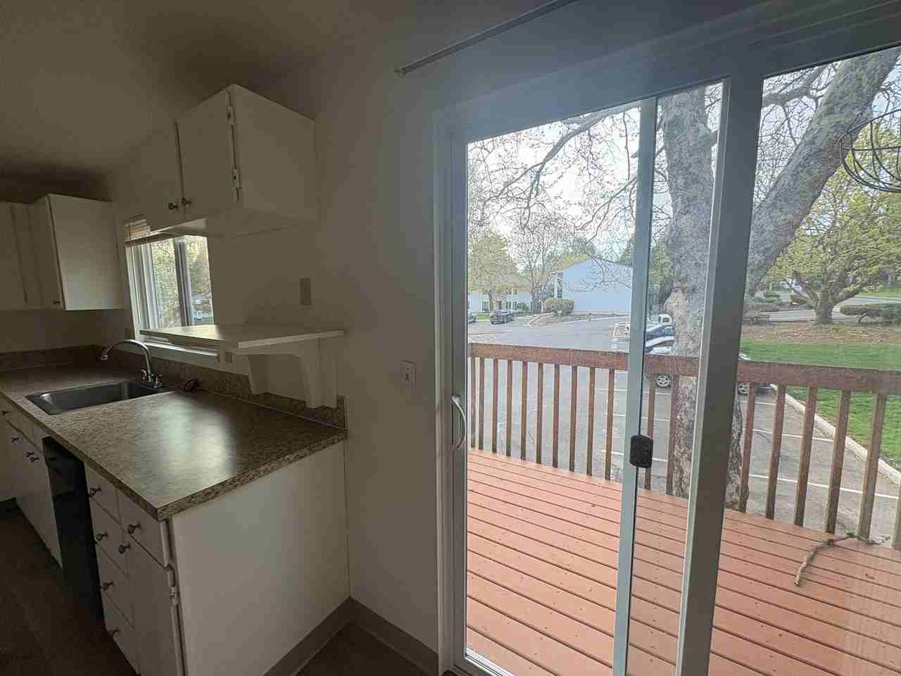 Jamestowne Plaza Apartments - Photo 3 of 10