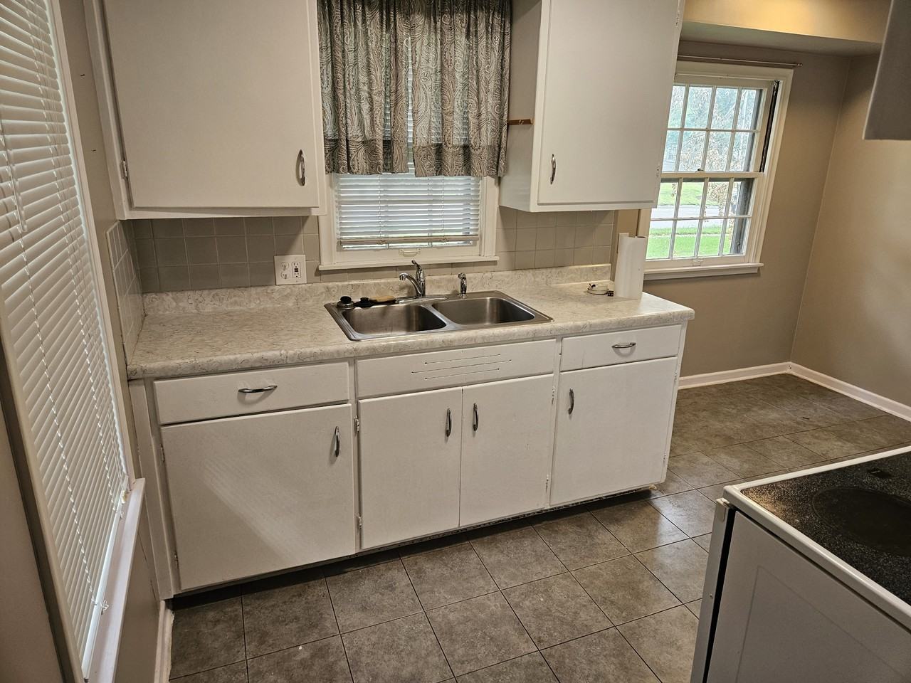 2840 N Cotner Blvd #1 - Photo 5 of 10