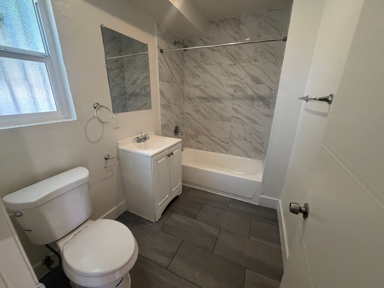 10028 San Fernando Rd - Photo 5 of 8