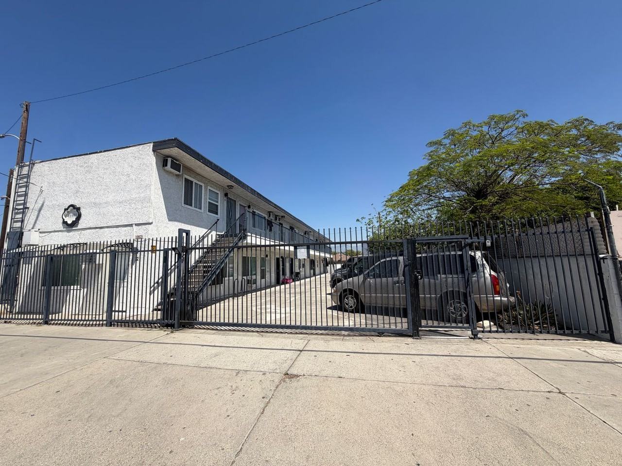 10028 San Fernando Rd - Photo 6 of 8