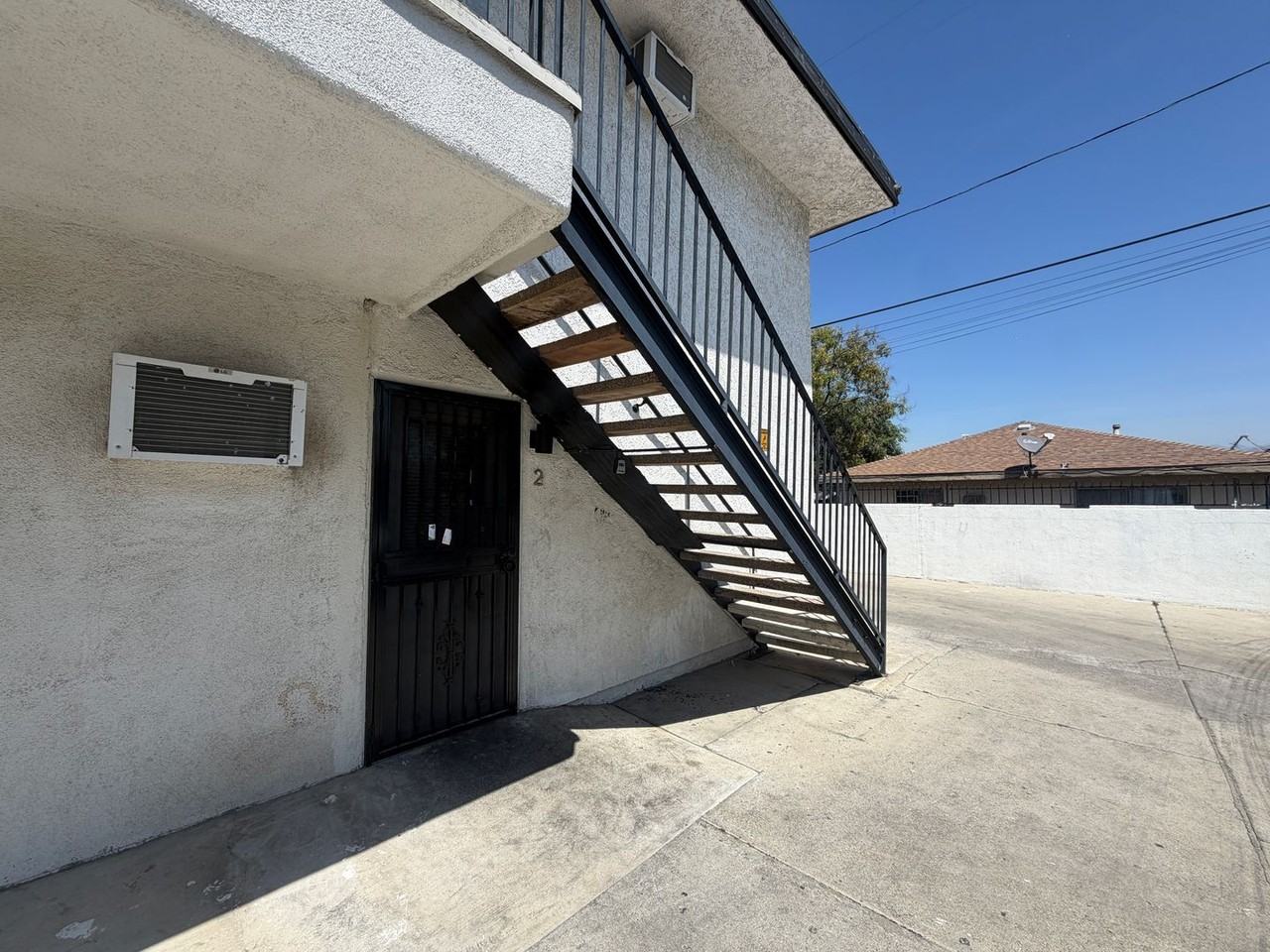 10028 San Fernando Rd - Photo 7 of 8