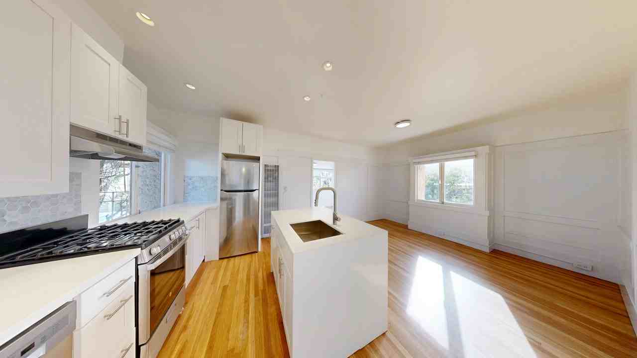 1077 Ashbury Street - Photo 3 of 14