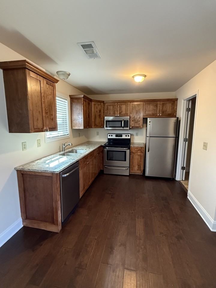 6214 Helen St - Photo 4 of 18