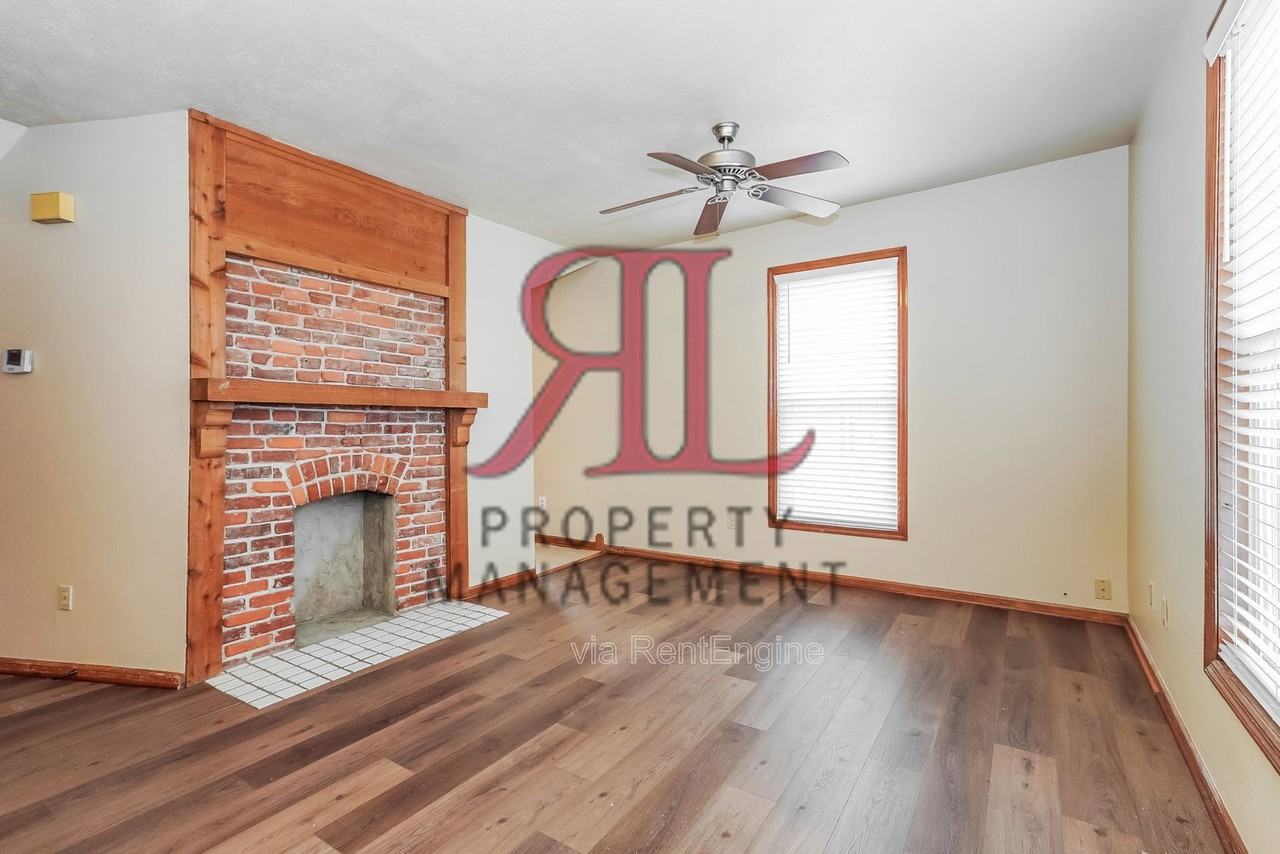 1104 Pennsylvania Ave - Photo 7 of 18