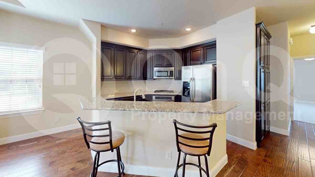 4401 Dexter Ln - Photo 4 of 25