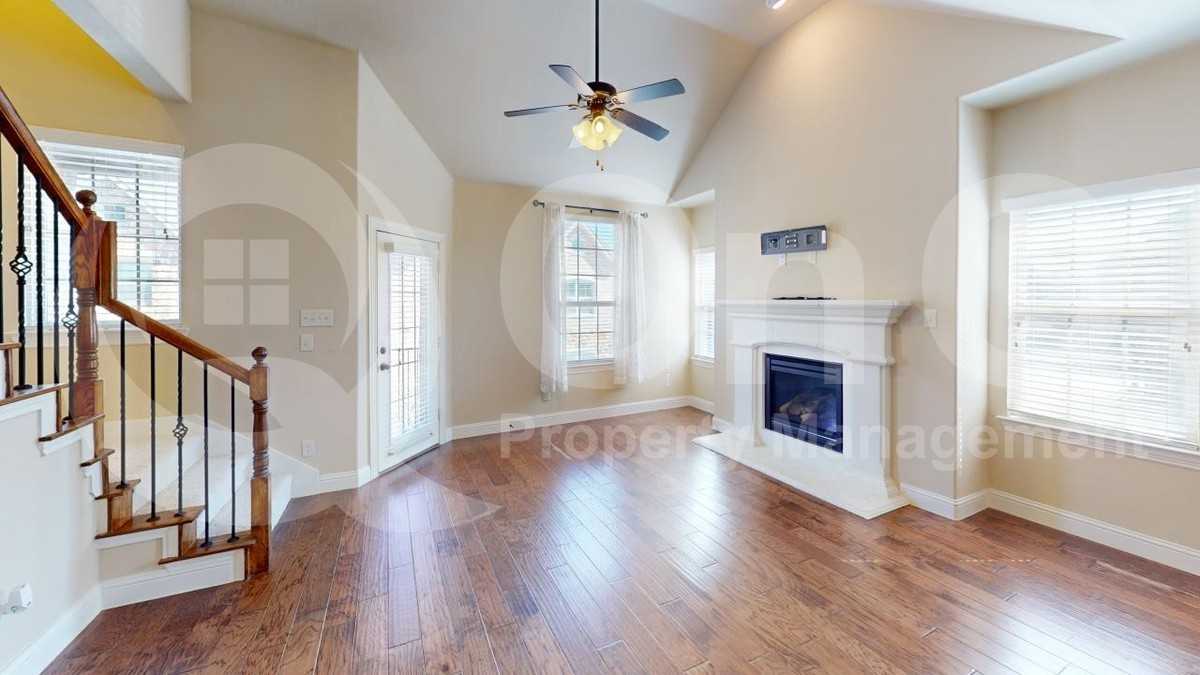 4401 Dexter Ln - Photo 6 of 25