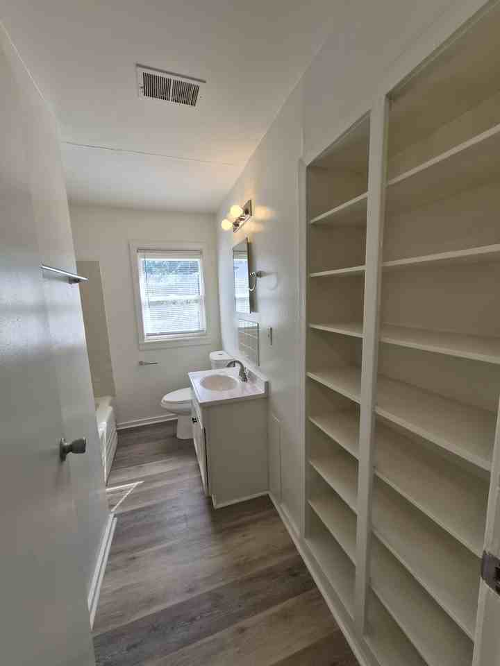 6178 Commodore Dr #6180 - Photo 4 of 12