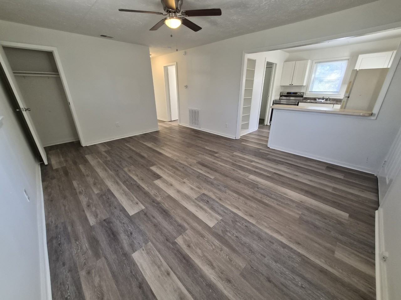 6178 Commodore Dr #6180 - Photo 6 of 12