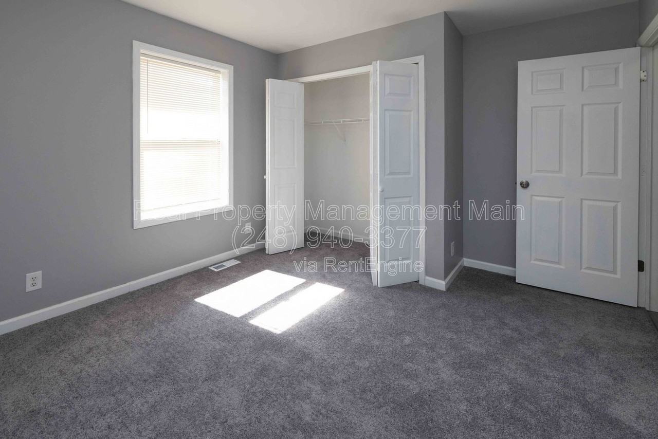 3354 25th St - Photo 4 of 15