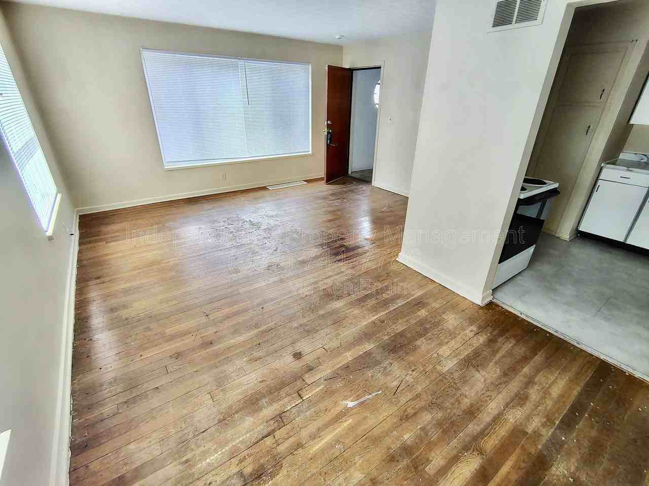 4278 Catalpa Dr #4 - Photo 4 of 10