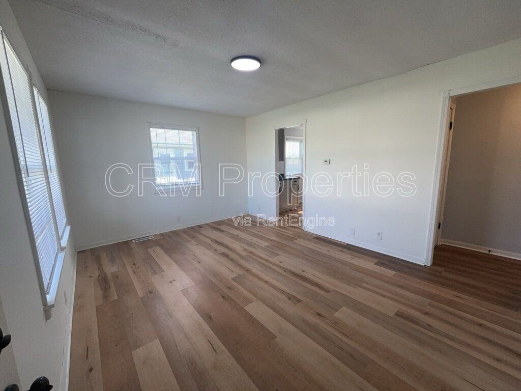 1303 S Purdum St - Photo 3 of 20
