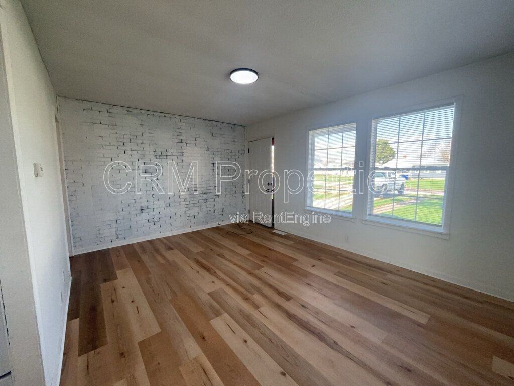 1303 S Purdum St - Photo 5 of 20