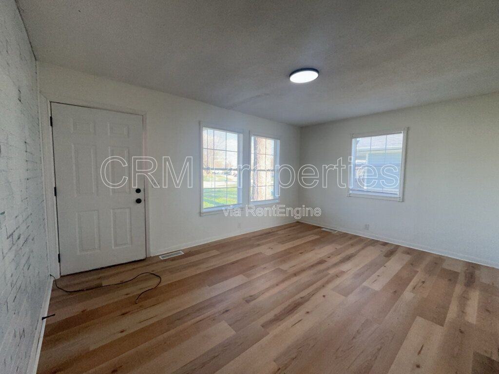 1303 S Purdum St - Photo 6 of 20