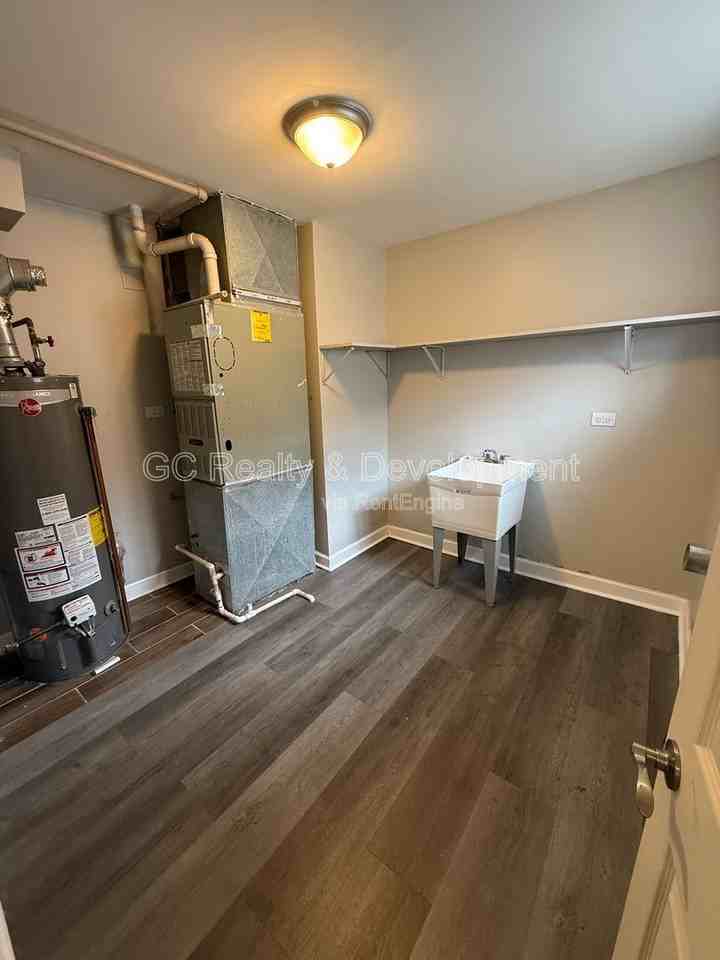 9110 S Essex Ave - Photo 7 of 14