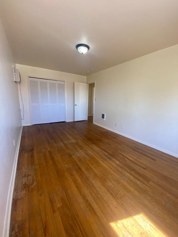 Joan Apartments - Photo 7 of 17