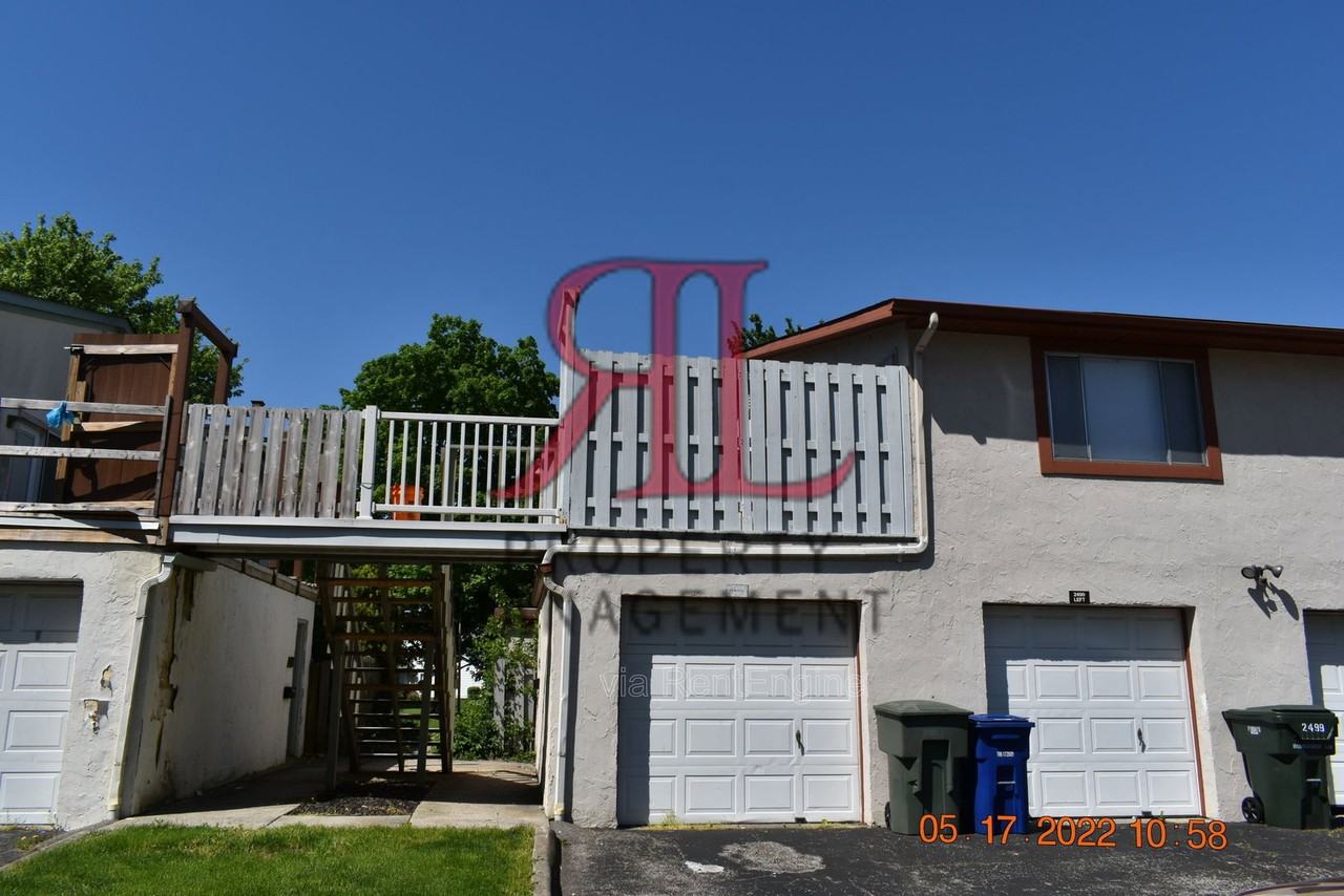 2501 Burgandy Ln - Photo 3 of 41