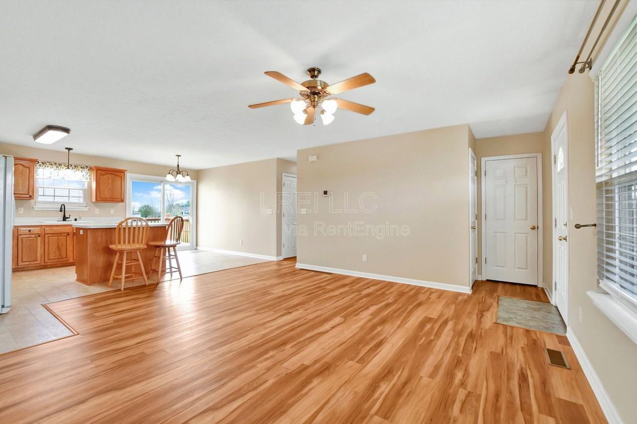 414 Watkins Glen Way - Photo 2 of 18