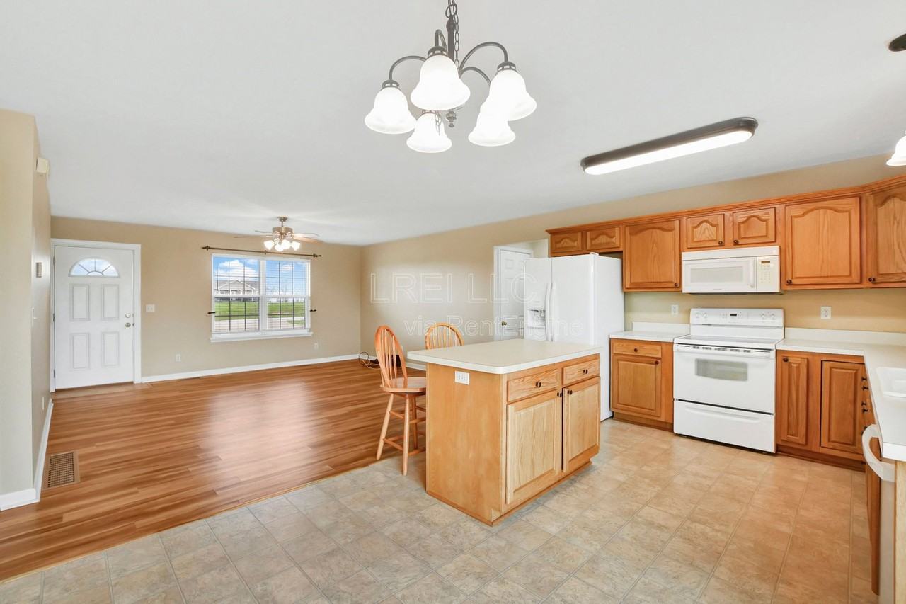 414 Watkins Glen Way - Photo 5 of 18