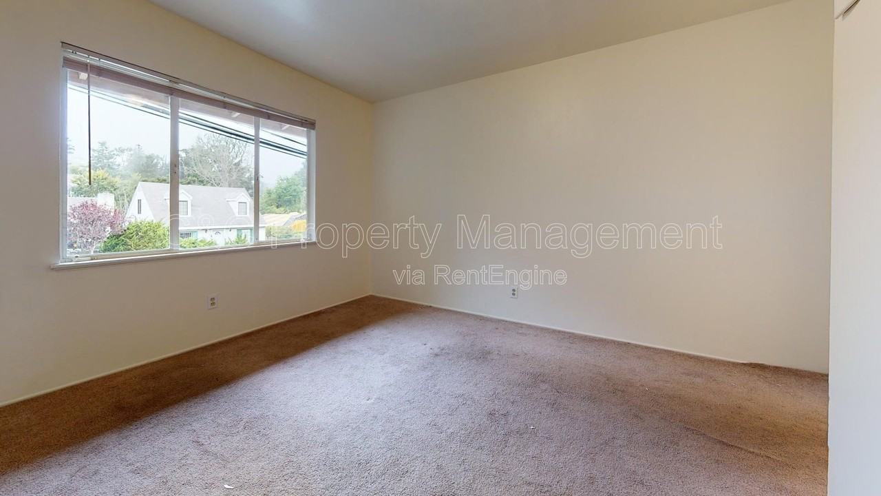 857 Pacific St - Photo 5 of 8