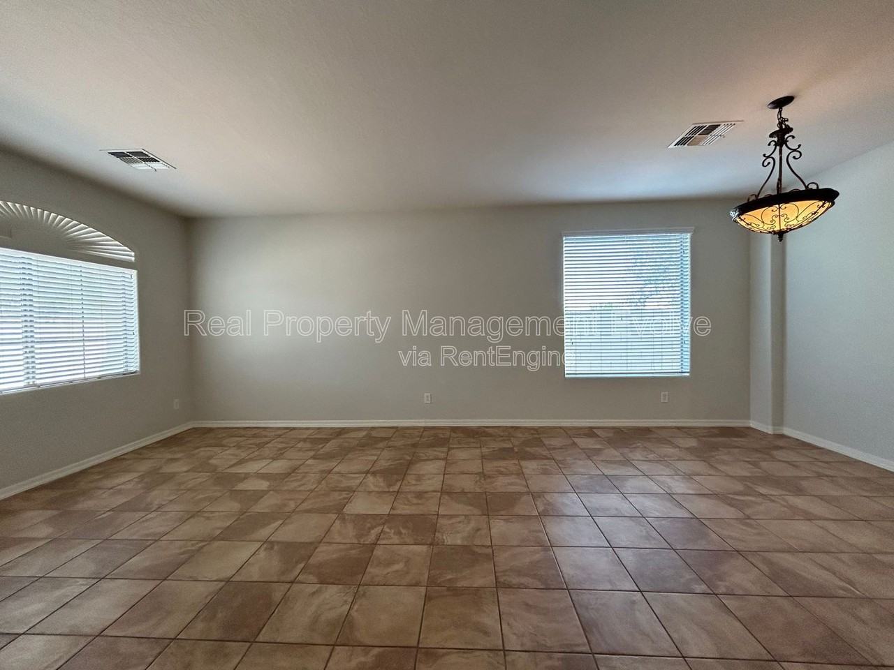 9707 S 45th Ave - Photo 7 of 50