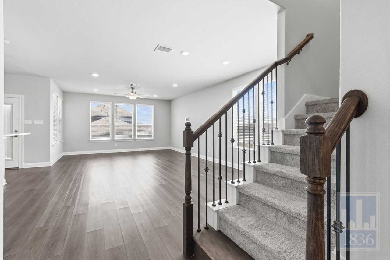 555 Purple Heart Dr - Photo 2 of 50