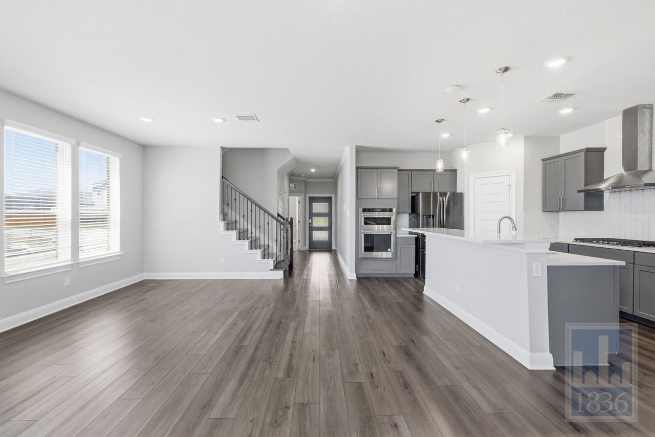 555 Purple Heart Dr - Photo 3 of 50