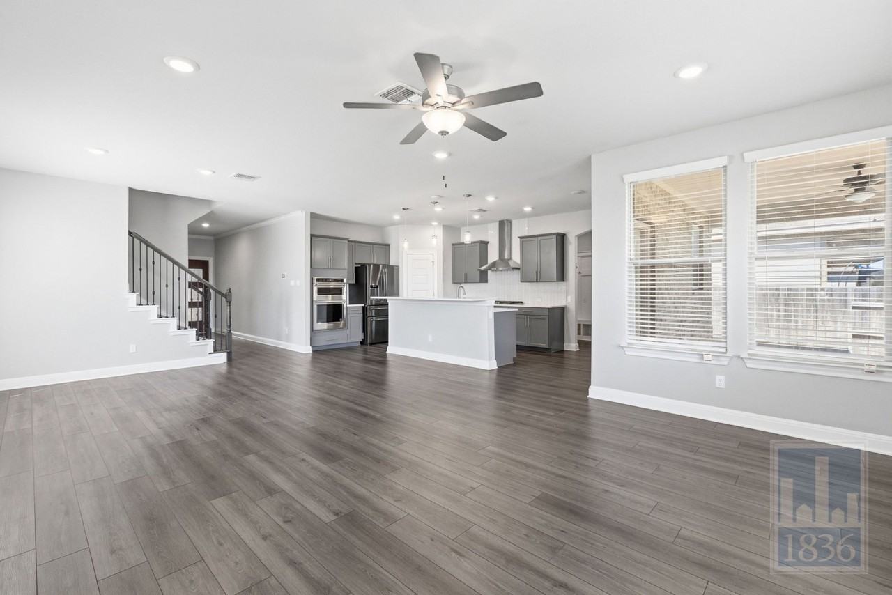 555 Purple Heart Dr - Photo 4 of 50