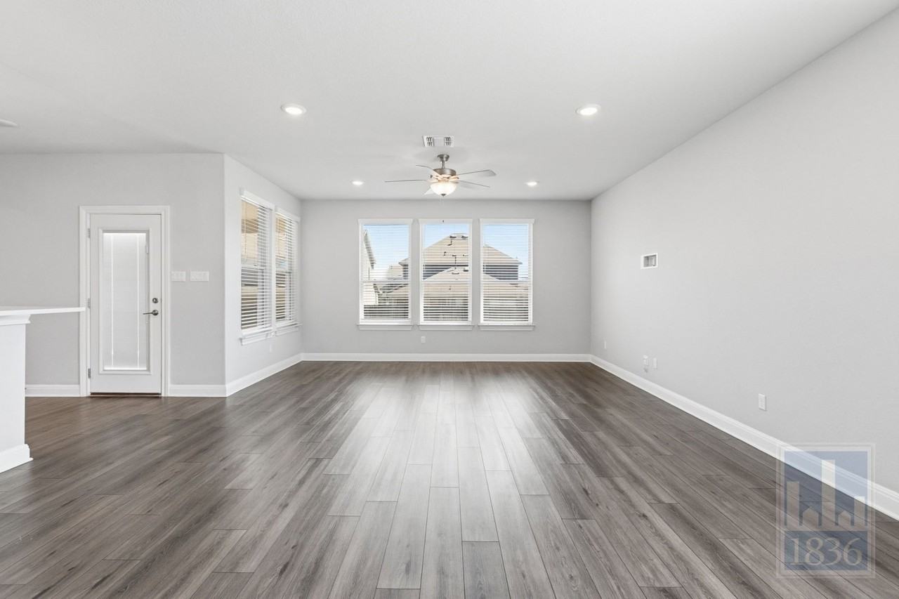 555 Purple Heart Dr - Photo 6 of 50