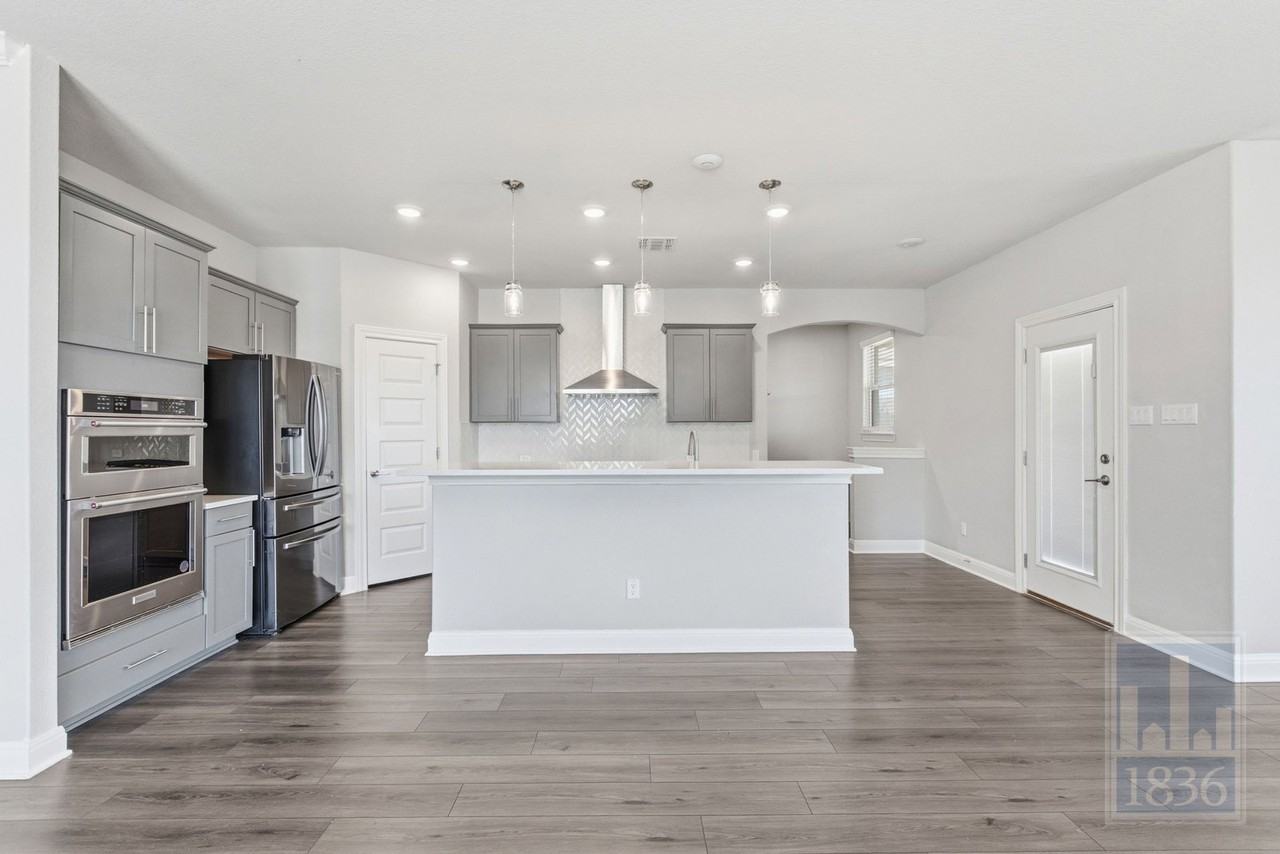 555 Purple Heart Dr - Photo 7 of 50