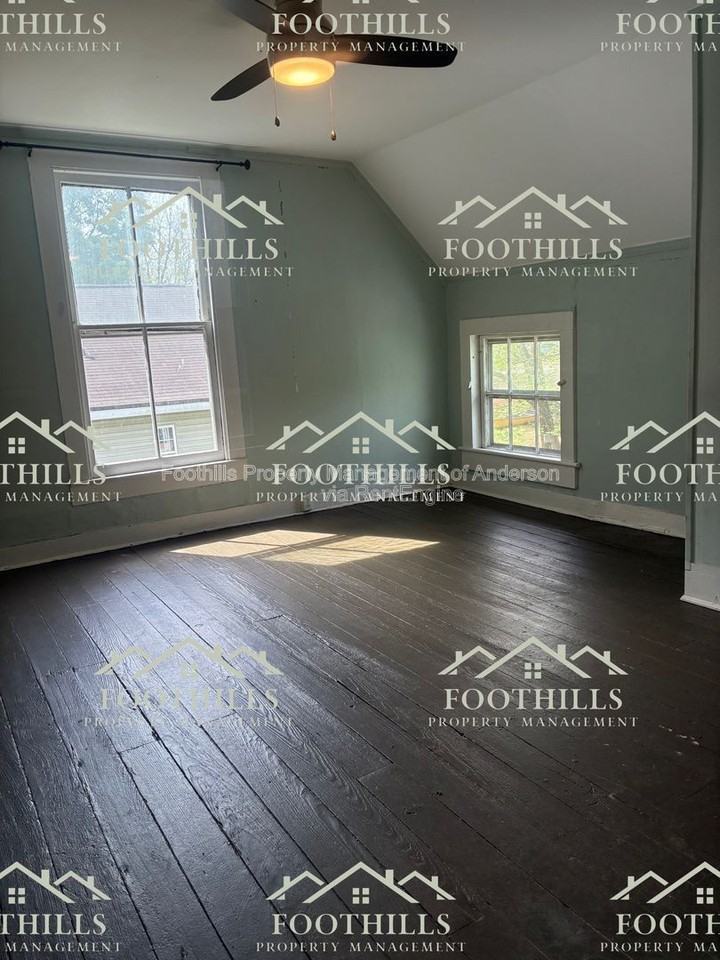 319 B St - Photo 3 of 14