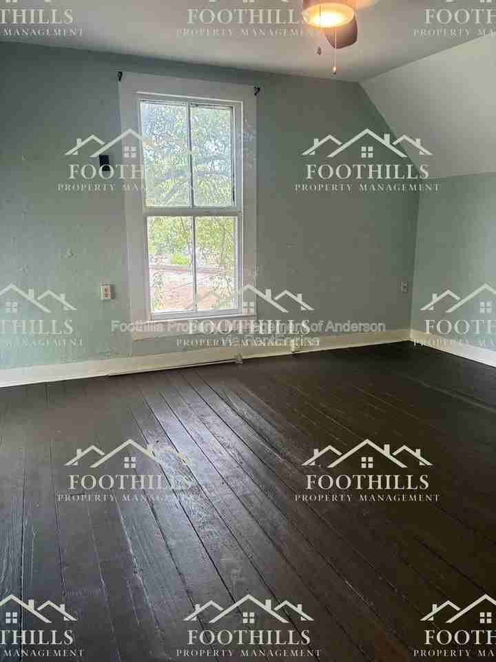 319 B St - Photo 4 of 14