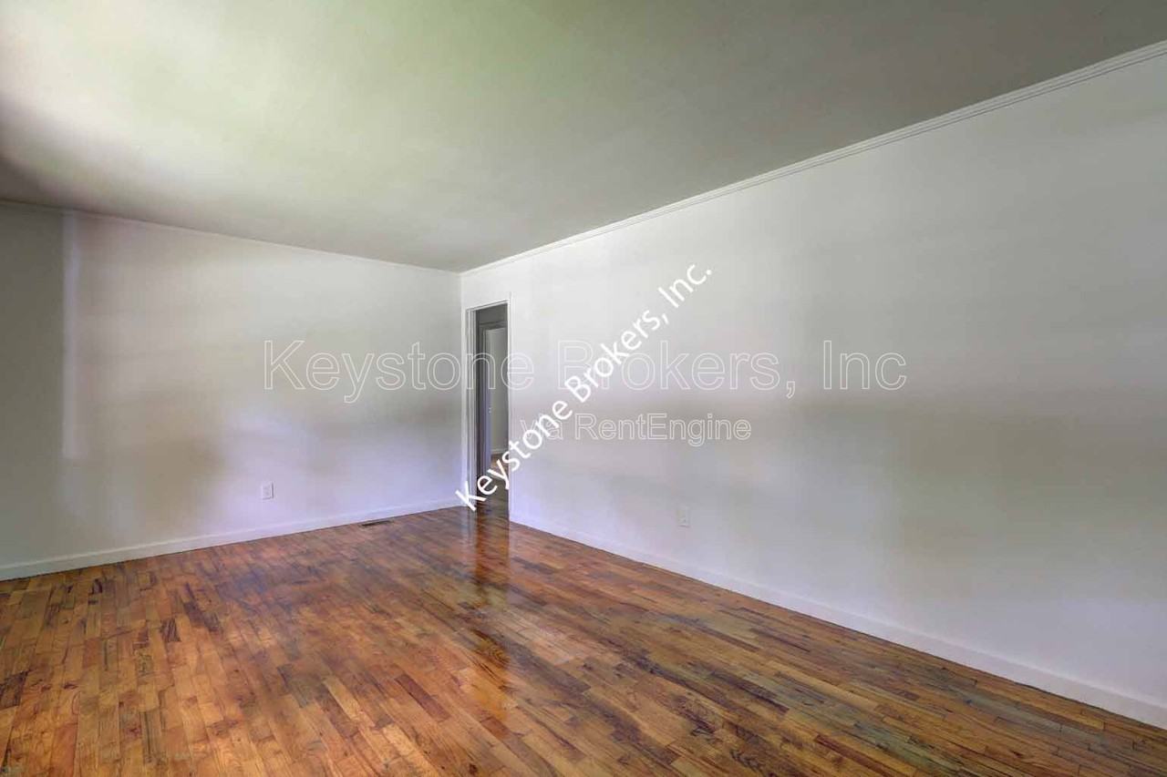 4069 Blair Ct - Photo 3 of 6