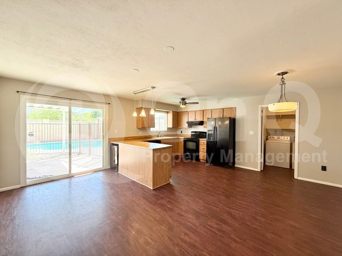 407 E Harvard Dr - Photo 3 of 21