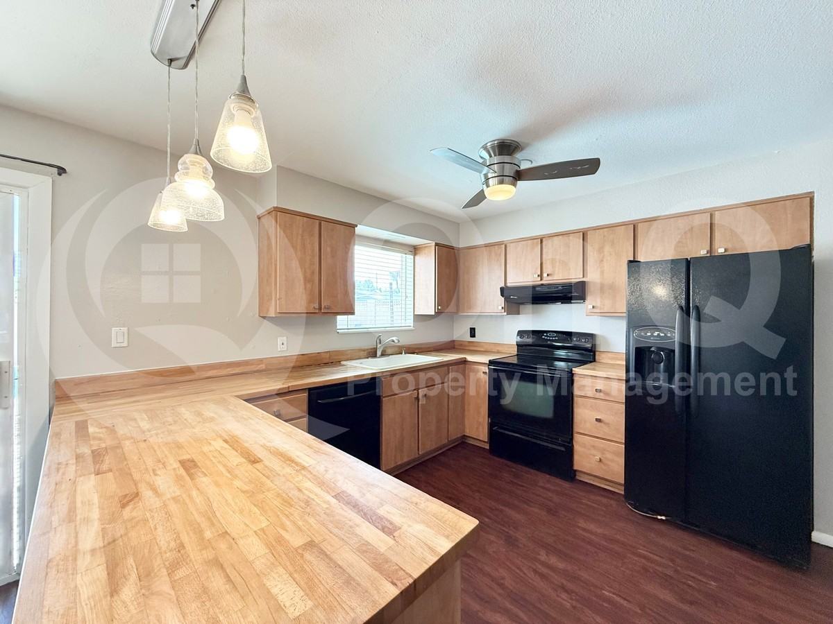 407 E Harvard Dr - Photo 4 of 21