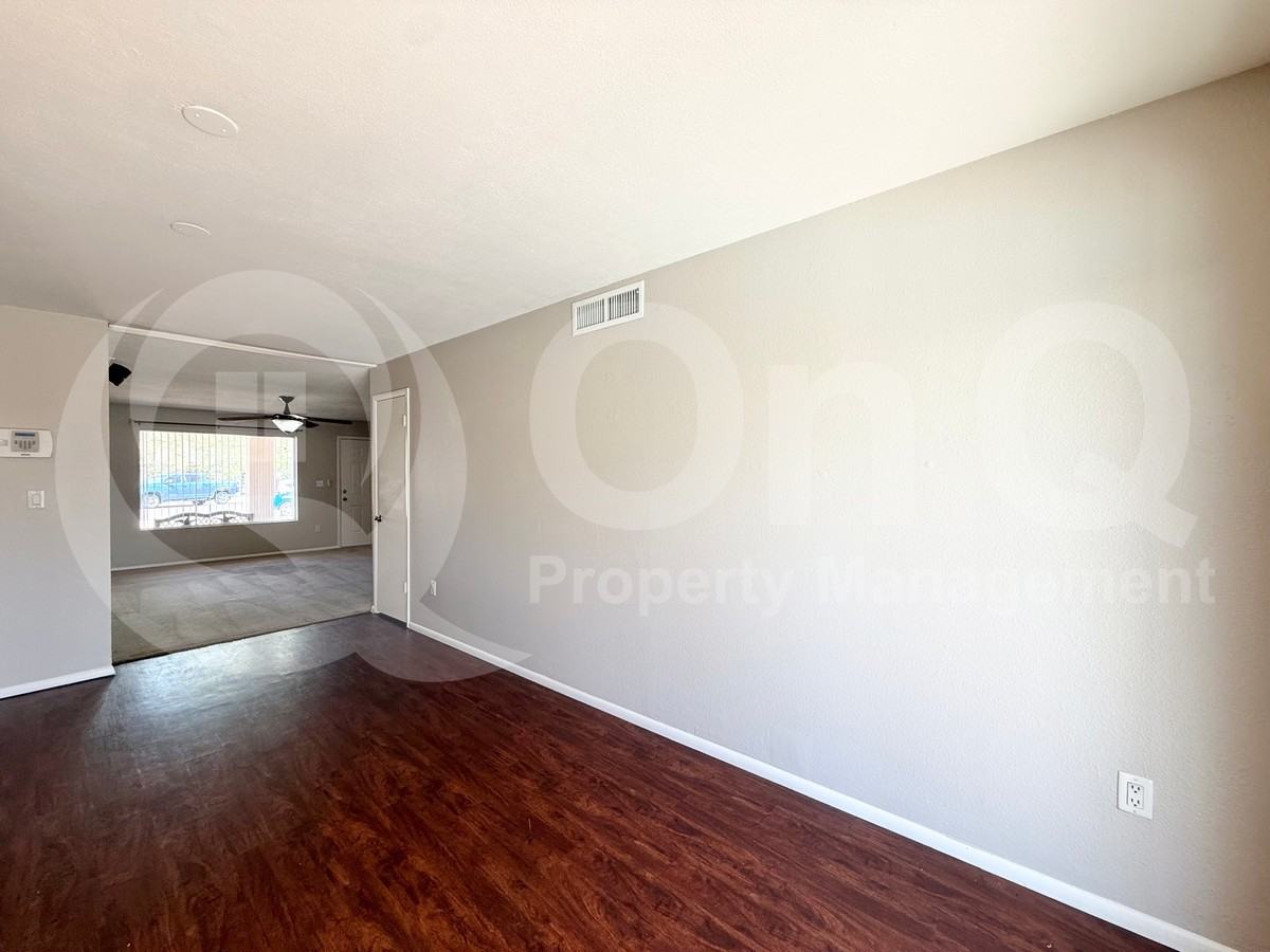 407 E Harvard Dr - Photo 7 of 21