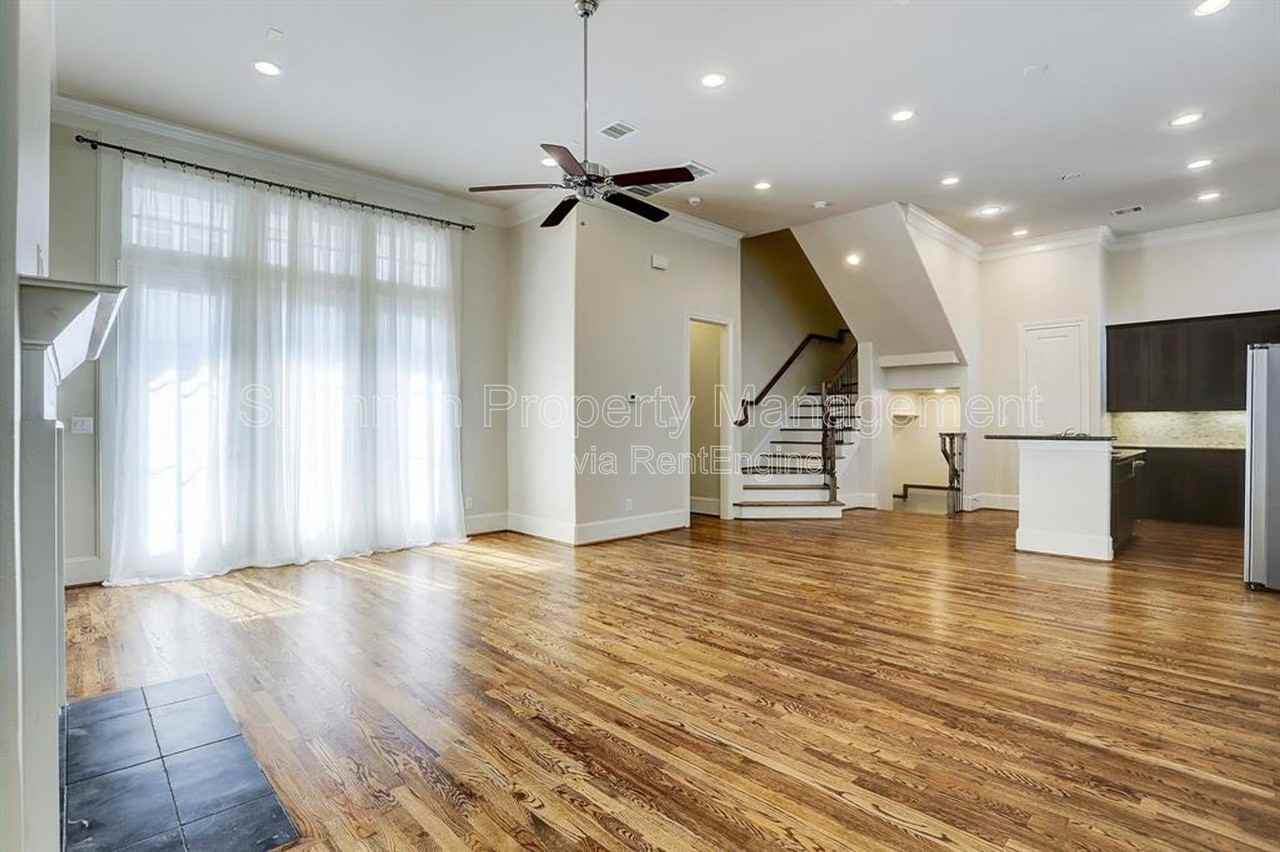 5108 Larkin St - Photo 4 of 20