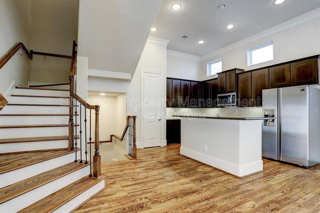 5108 Larkin St - Photo 7 of 20