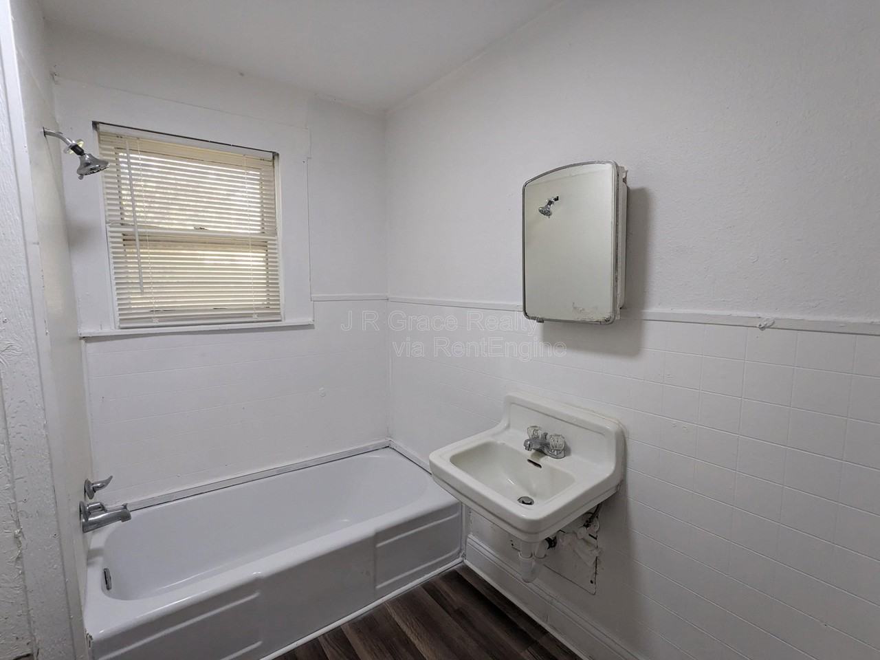 1320 Harrison Ave - Photo 5 of 10