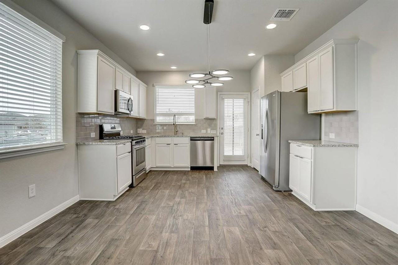 14218 Handel Dr #8B - Photo 5 of 10