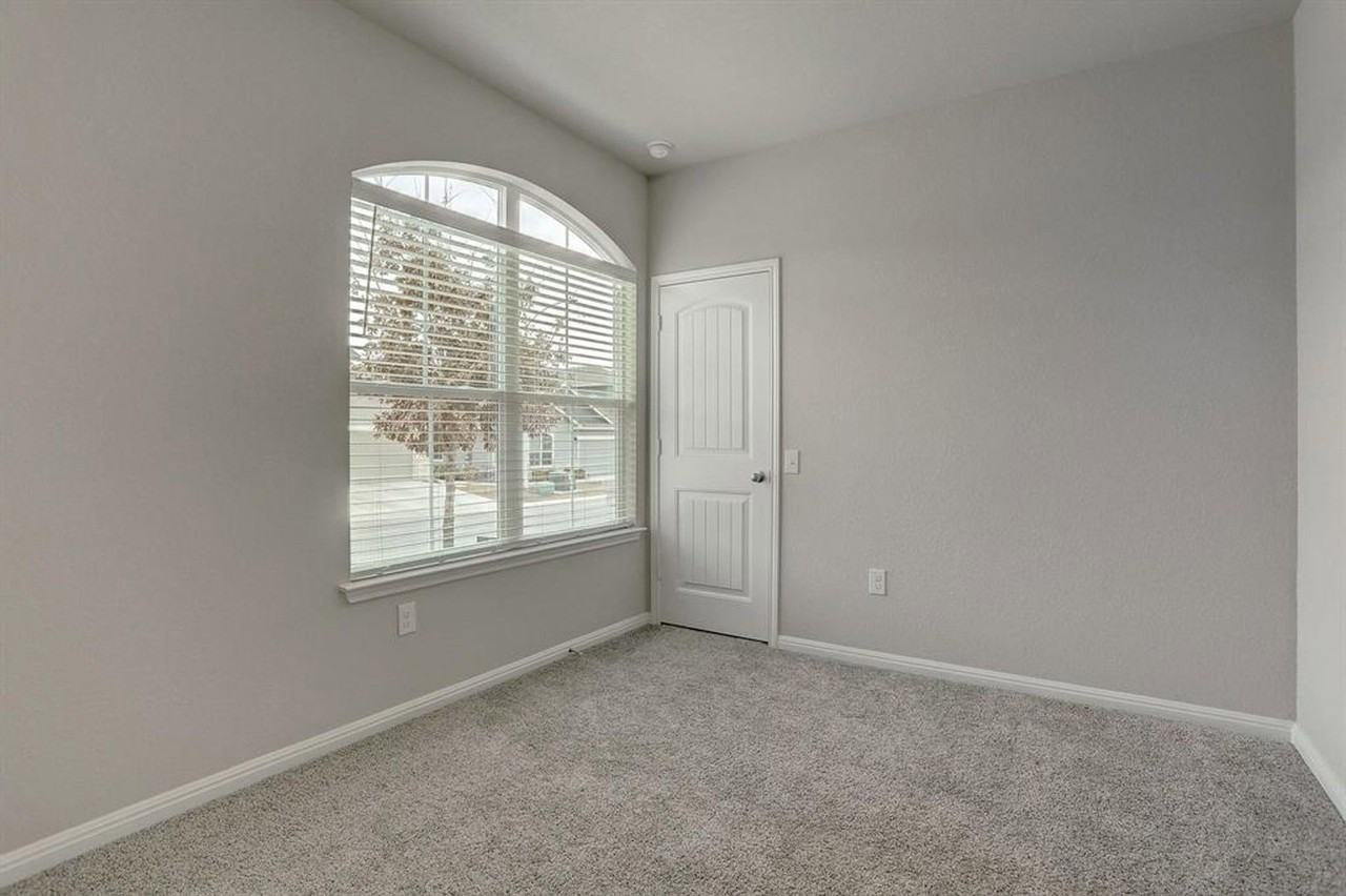 14218 Handel Dr #8B - Photo 6 of 10