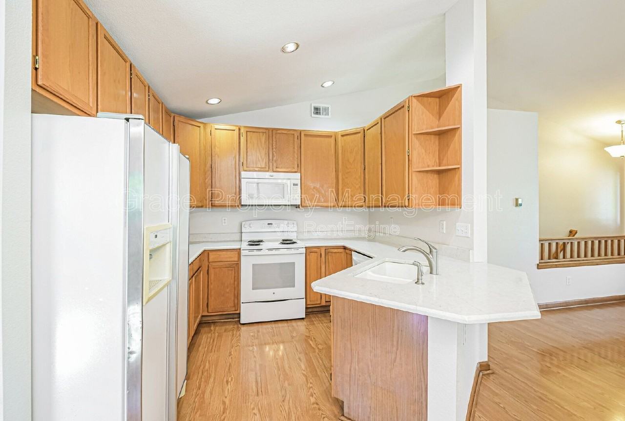 2586 E 125th Pl - Photo 5 of 30