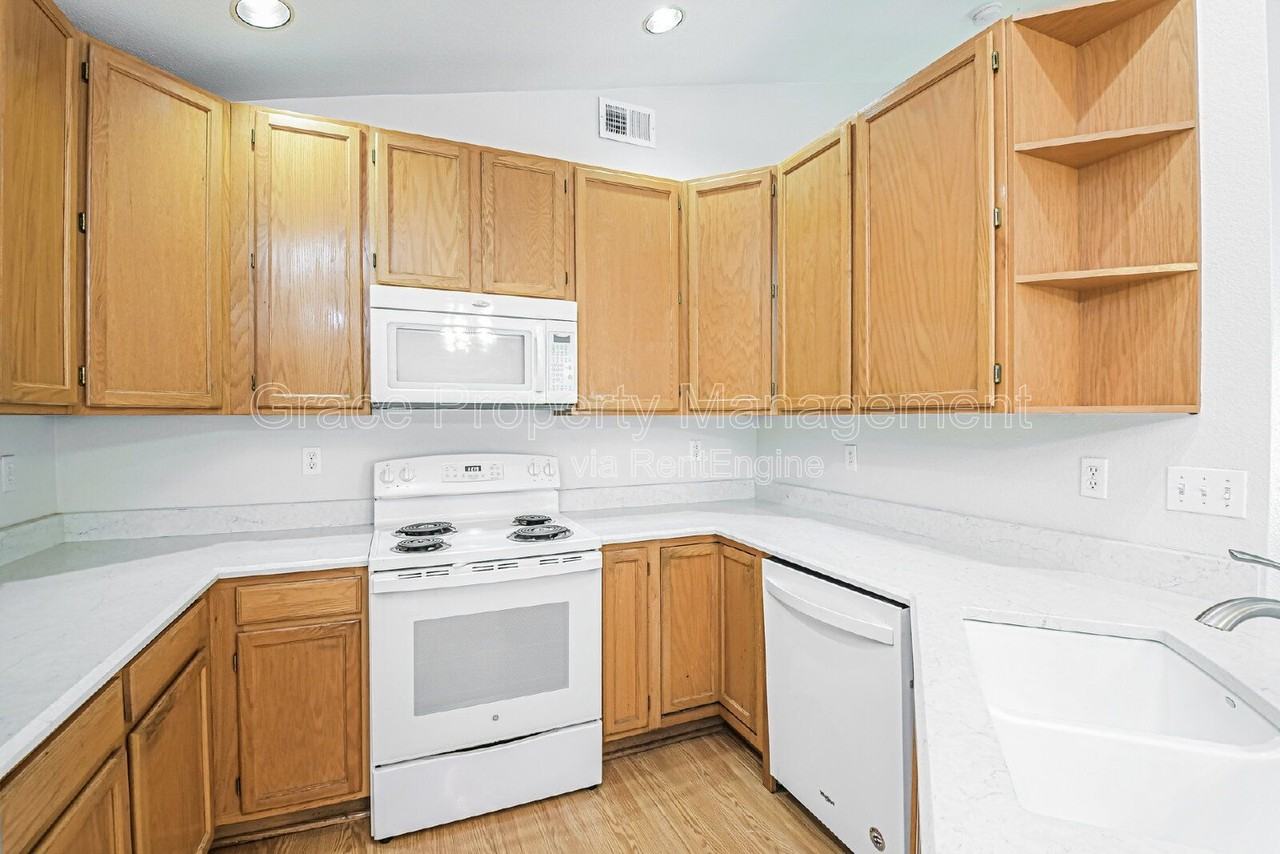 2586 E 125th Pl - Photo 6 of 30