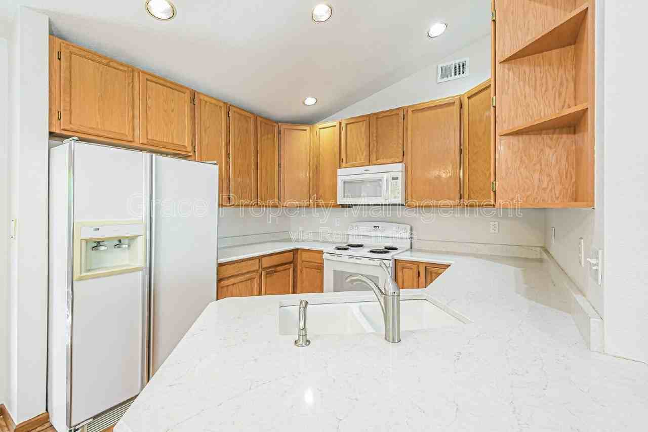 2586 E 125th Pl - Photo 7 of 30