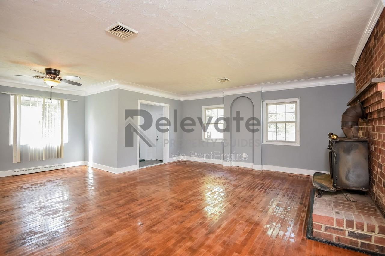 4211 Wayside Rd - Photo 3 of 23