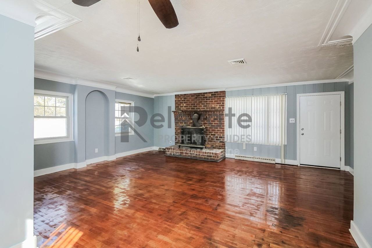 4211 Wayside Rd - Photo 5 of 23