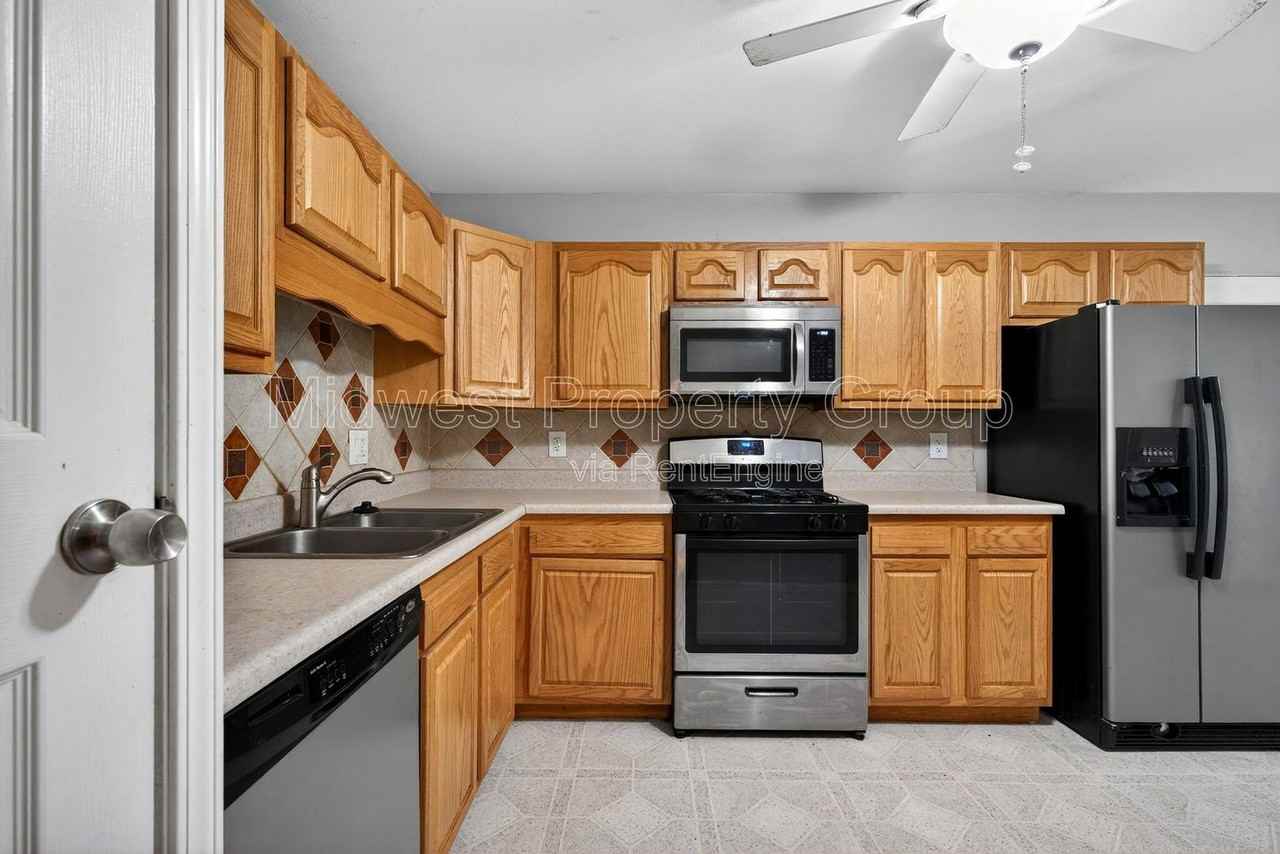 1165 Lees Ln - Photo 4 of 27