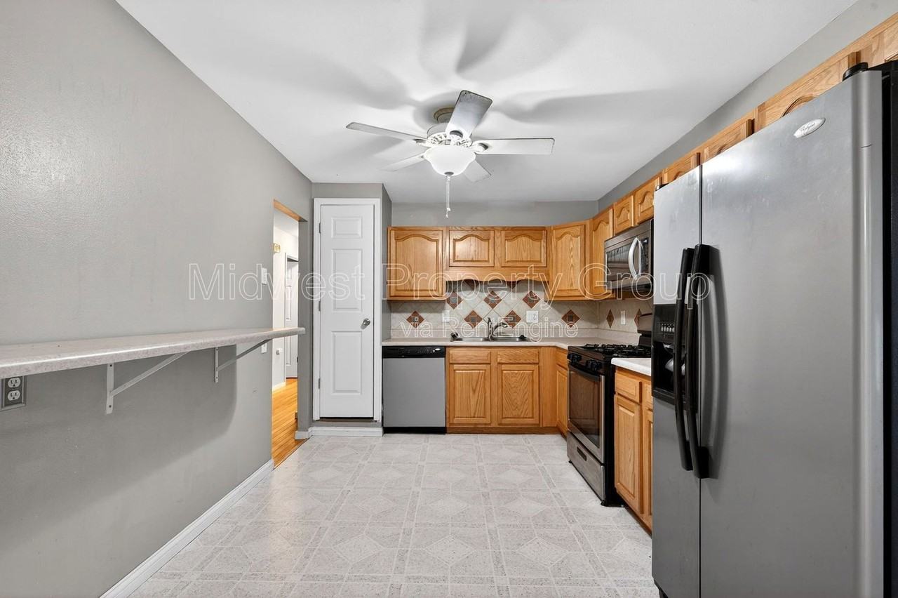 1165 Lees Ln - Photo 6 of 27