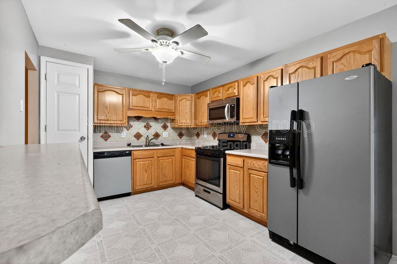 1165 Lees Ln - Photo 7 of 27