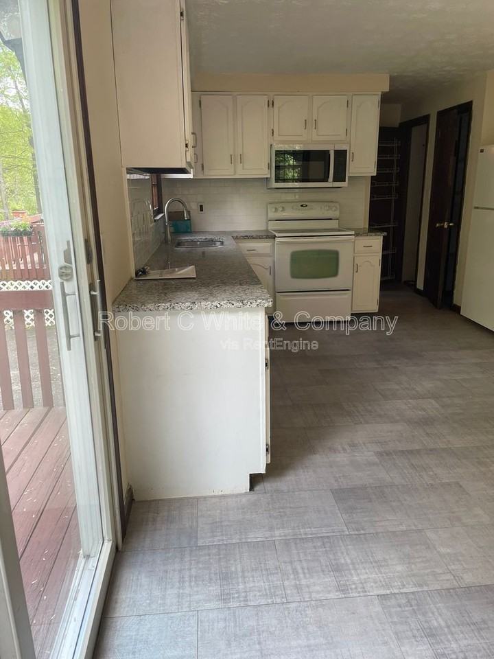 25 Regency Ct - Photo 2 of 20